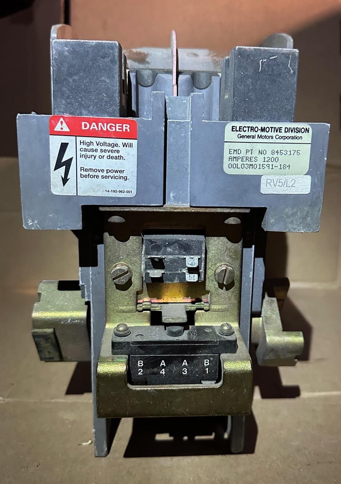 EMD-motorized contactor -with cutout