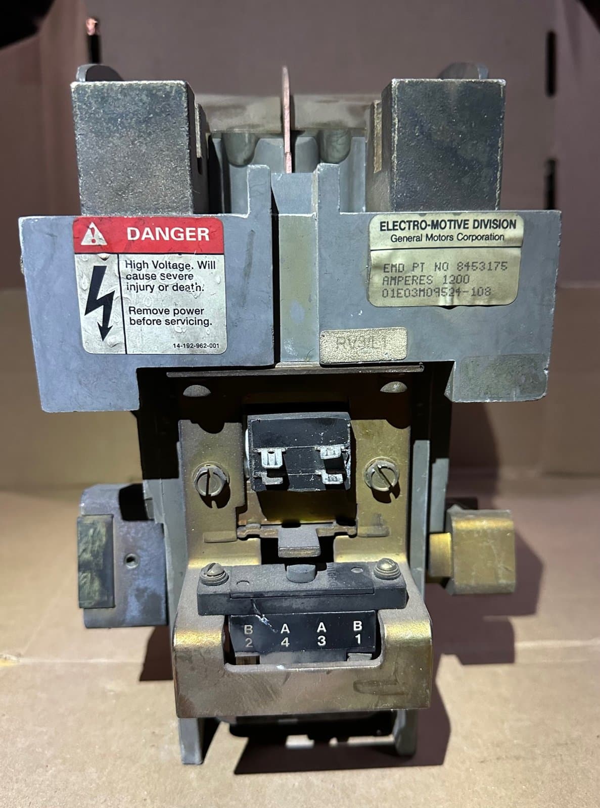 EMD -motorized contactor - with cutouts